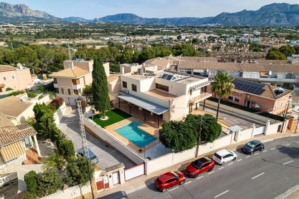 6 bed villa in Albir