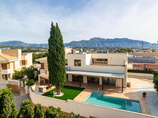 6 bed villa in Albir