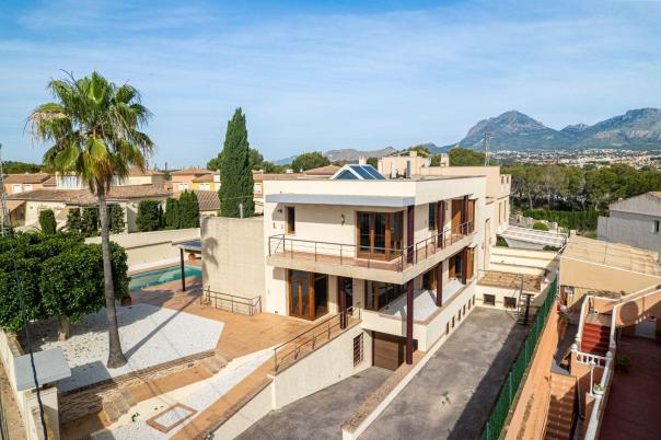 6 bed villa in Albir