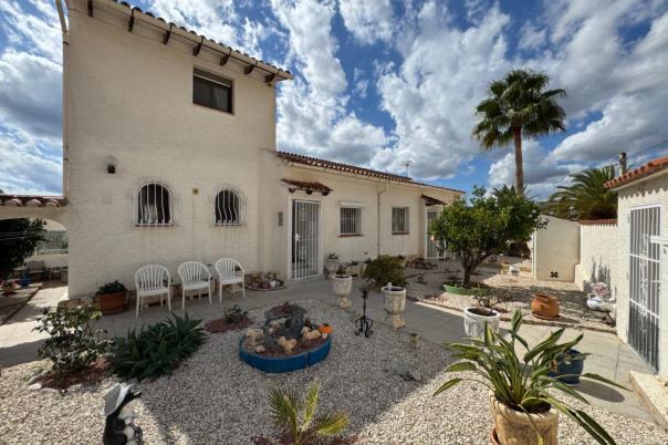 5 bed villa in Benissa