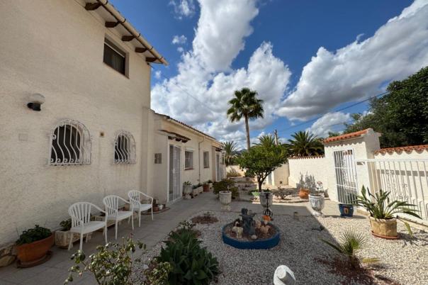 5 bed villa in Benissa
