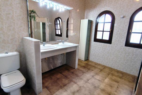 5 bed villa in Denia