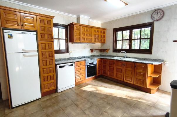 5 bed villa in Denia