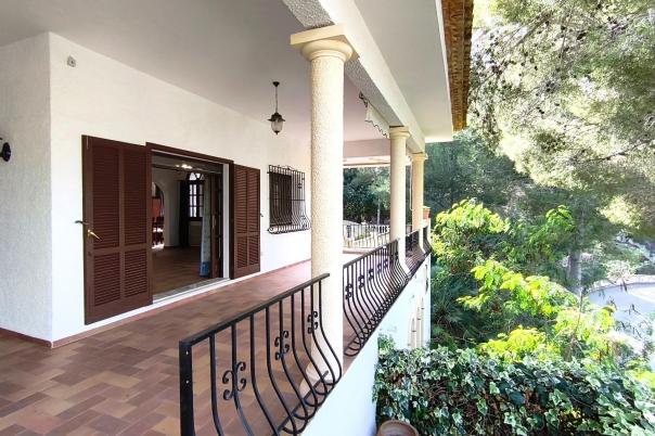5 bed villa in Denia