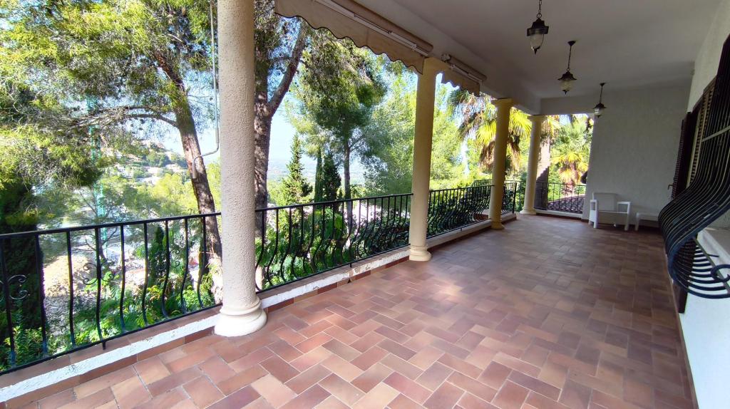 5 bed villa in Denia