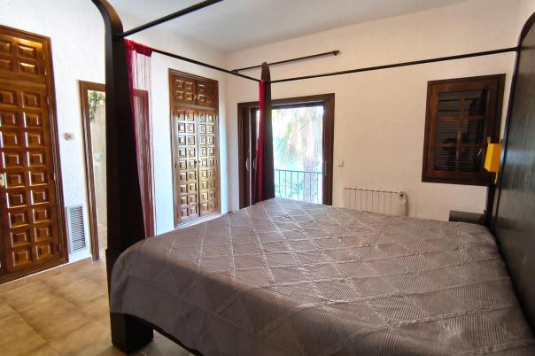 5 bed villa in Denia