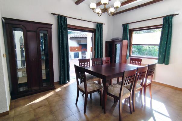 5 bed villa in Denia