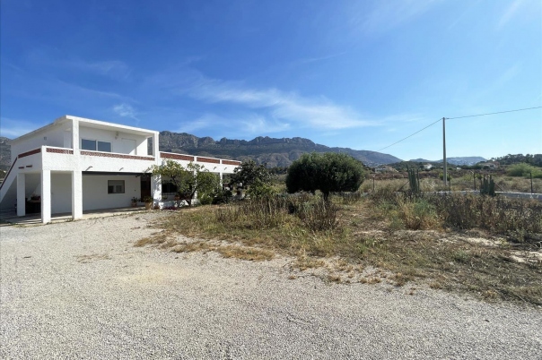 5 bed casa de campo in Altea