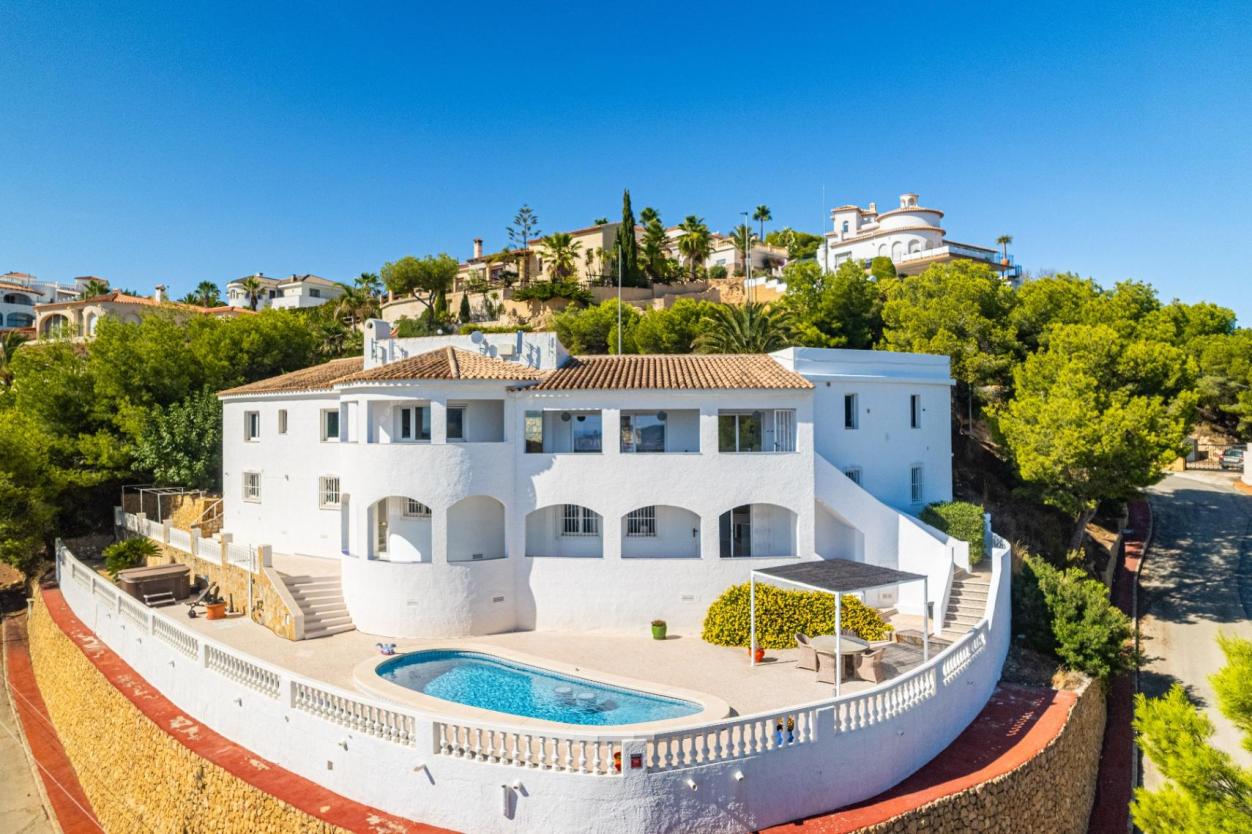 5 bed villa in Alfaz del Pi