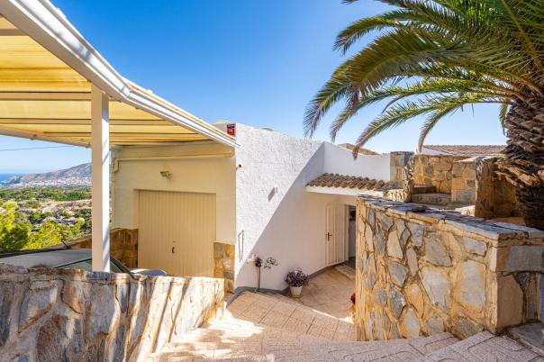 5 bed villa in Alfaz del Pi