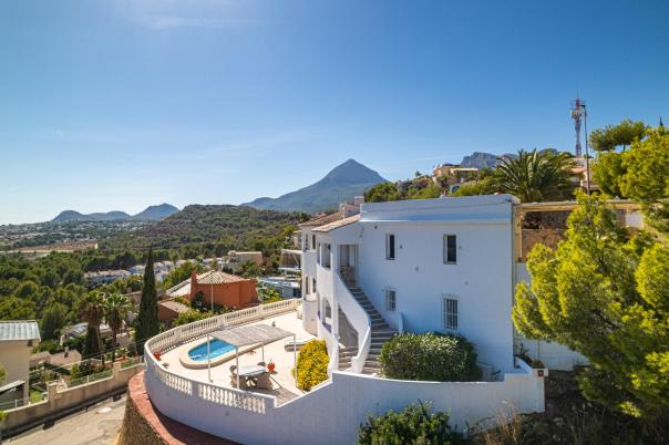 5 bed villa in Alfaz del Pi