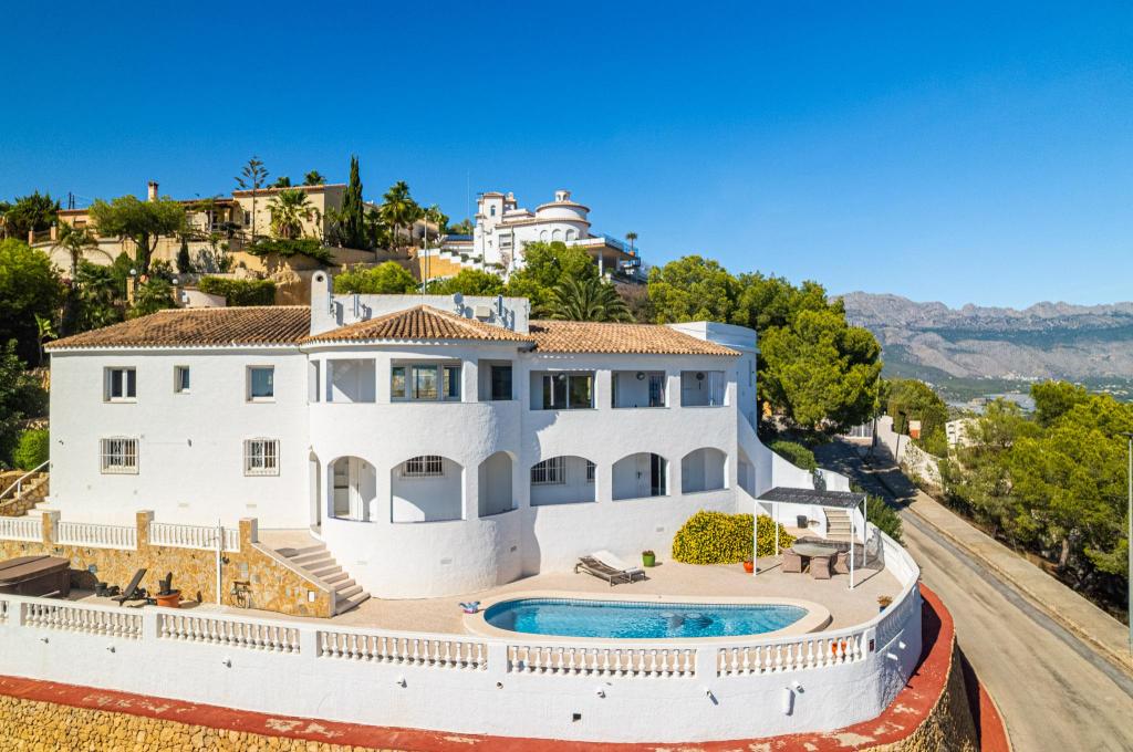 5 bed villa in Alfaz del Pi
