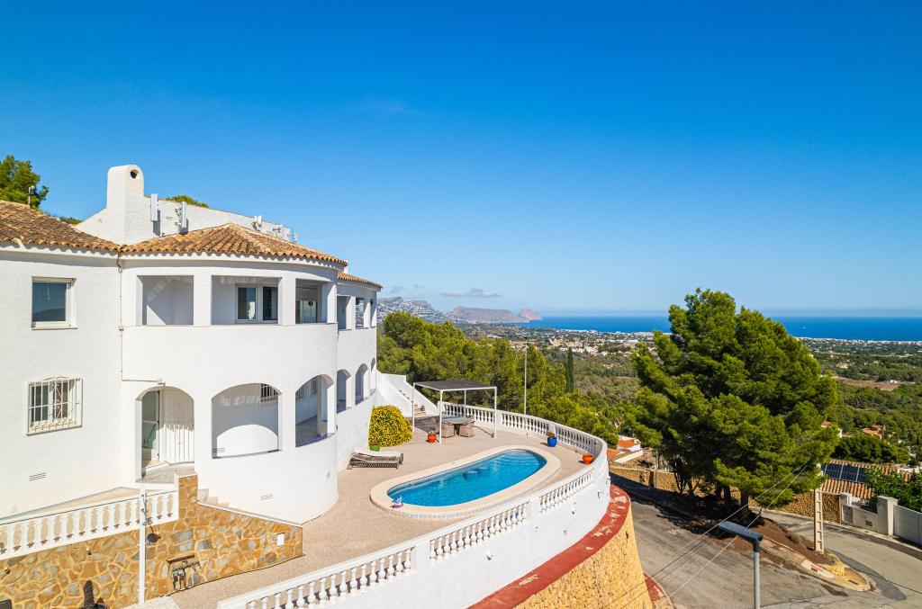 5 bed villa in Alfaz del Pi