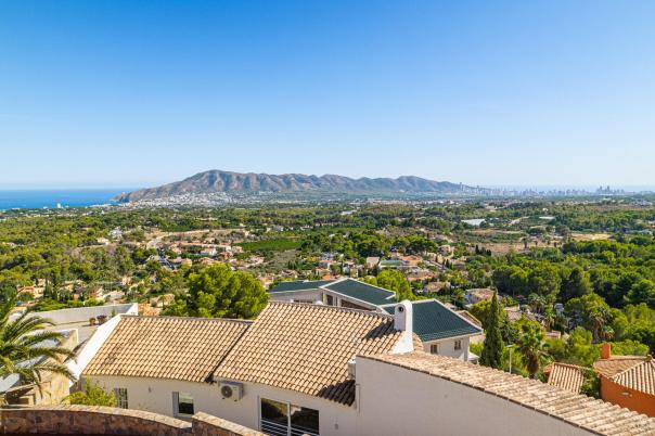 5 bed villa in Alfaz del Pi