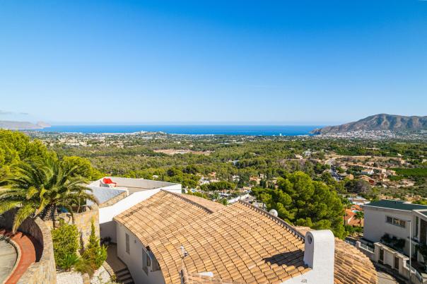 5 bed villa in Alfaz del Pi