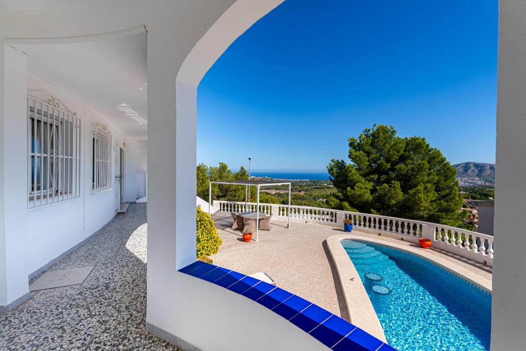 5 bed villa in Alfaz del Pi
