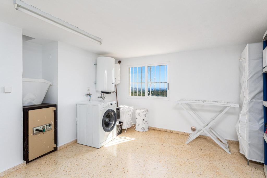 5 bed villa in Alfaz del Pi