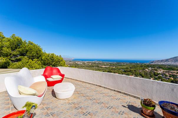 5 bed villa in Alfaz del Pi