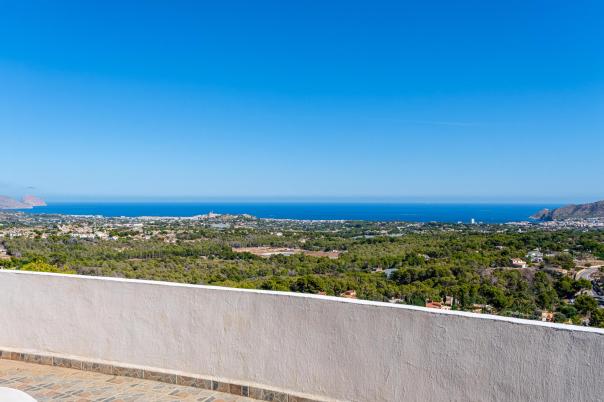 5 bed villa in Alfaz del Pi