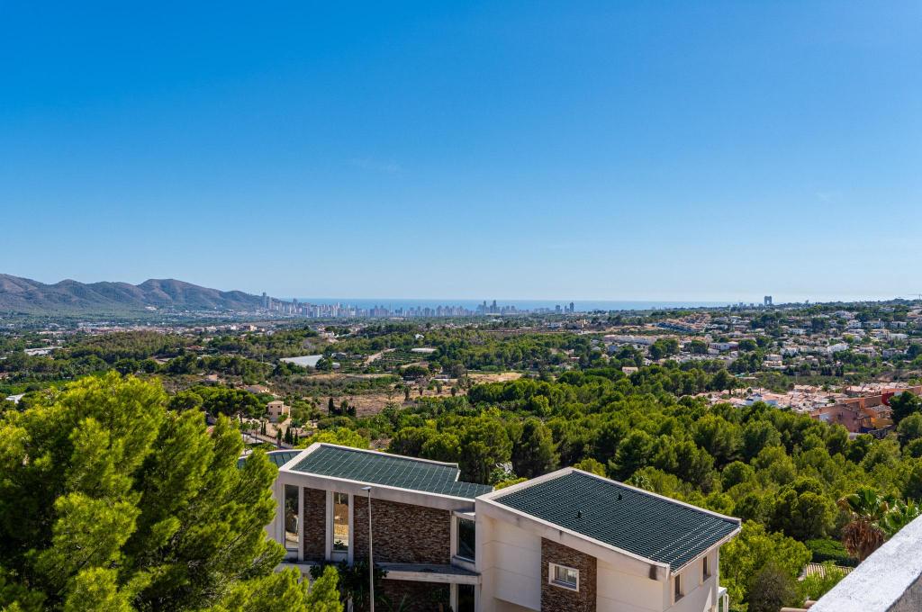 5 bed villa in Alfaz del Pi