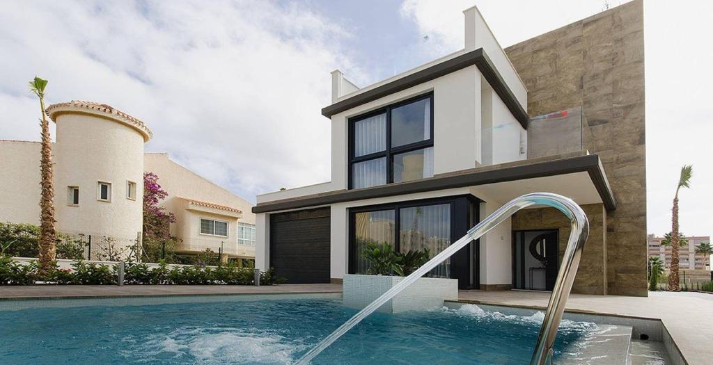 4 bed villa in Orihuela Costa
