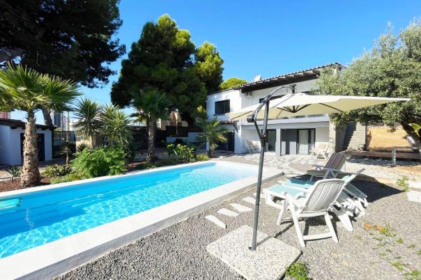 5 bed casa / chalet in Calpe