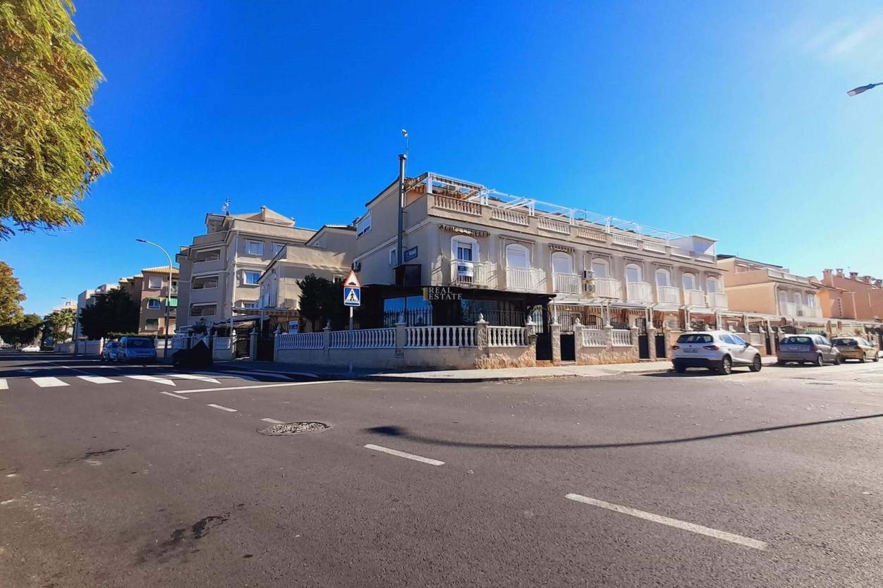 4 bed bungalow in Santa Pola