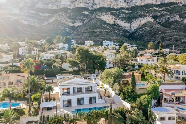 4 bed villa in Denia