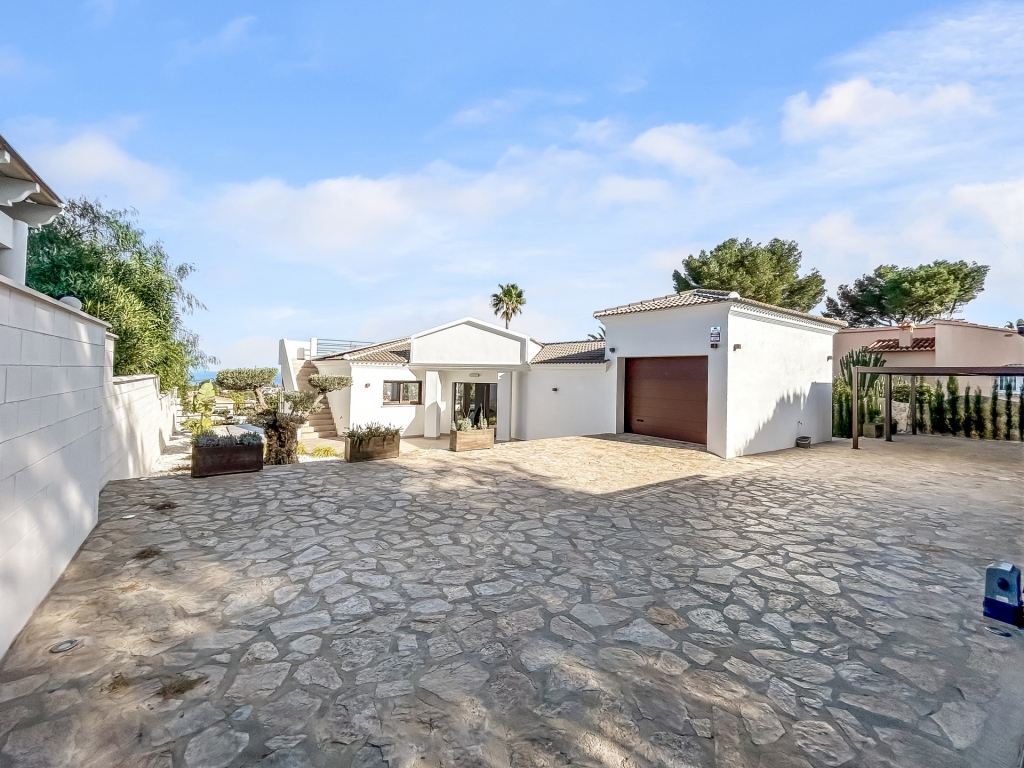 4 bed villa in Denia