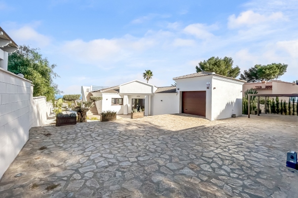 4 bed villa in Denia