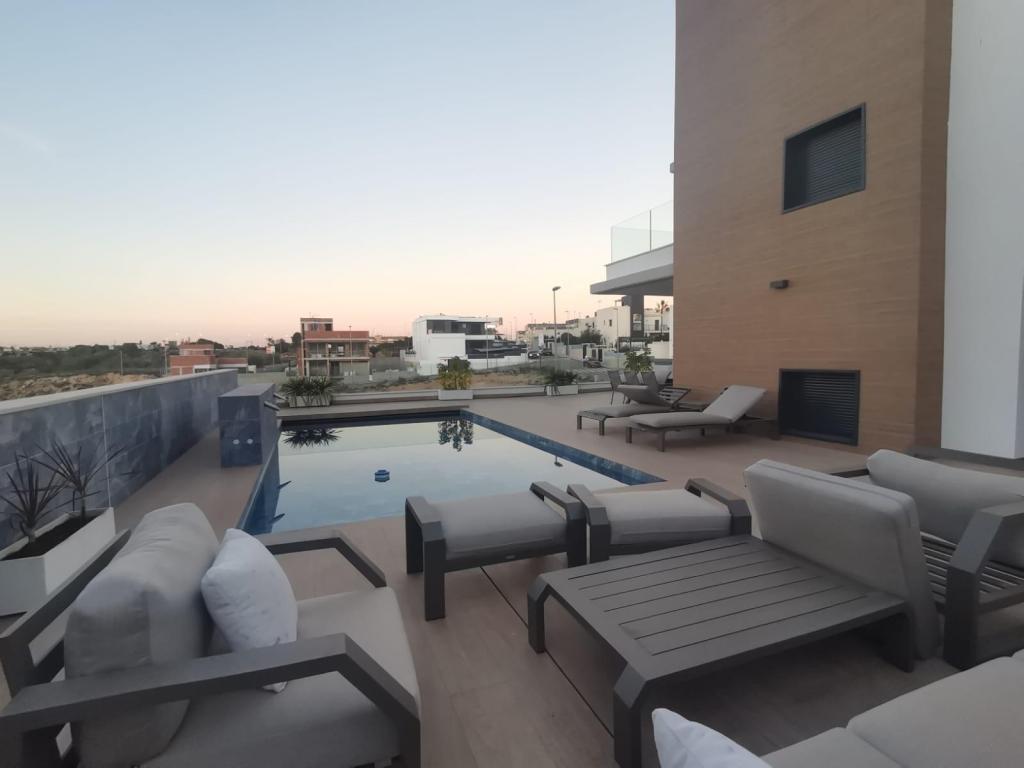 6 bed villa in Orihuela Costa