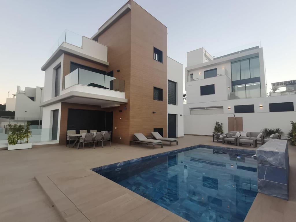 6 bed villa in Orihuela Costa