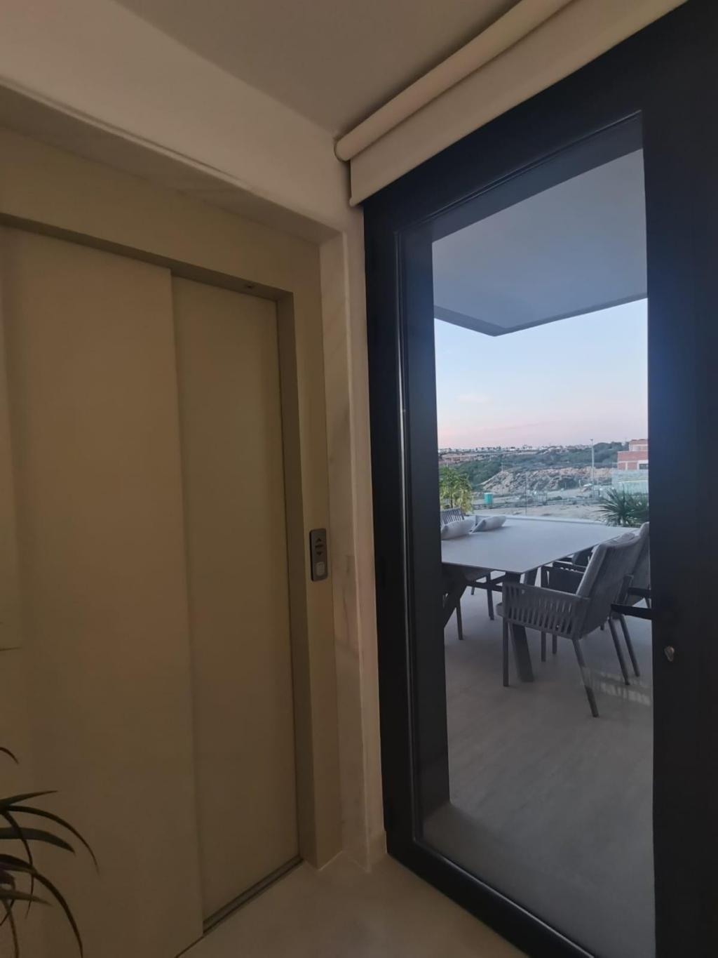 6 bed villa in Orihuela Costa