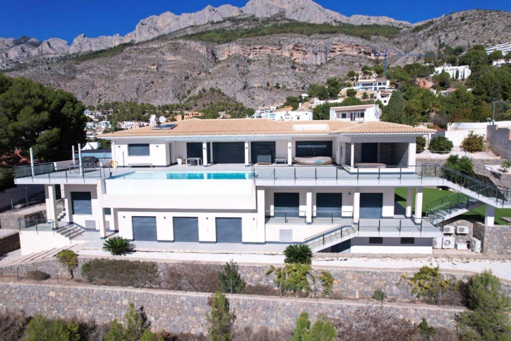 5 bed villa in Altea