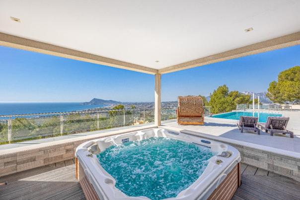 5 bed villa in Altea