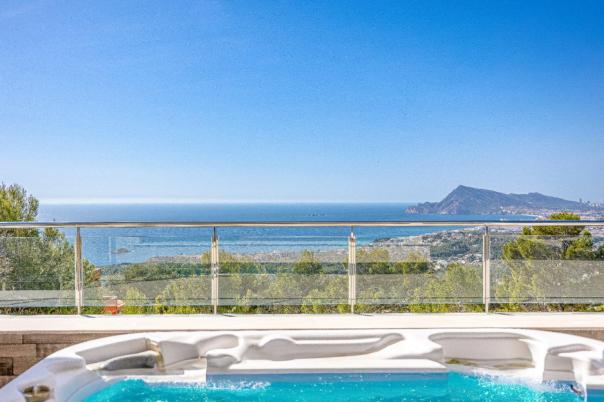 5 bed villa in Altea