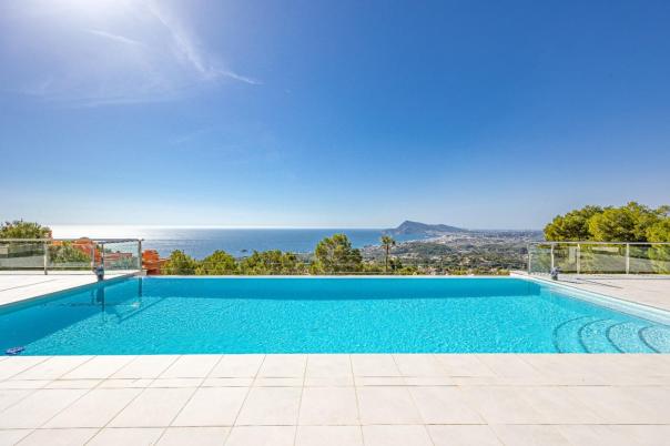 5 bed villa in Altea