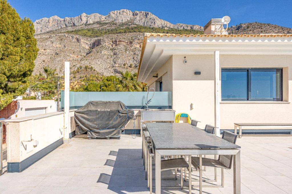 5 bed villa in Altea