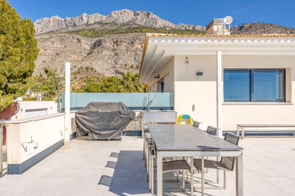 5 bed villa in Altea