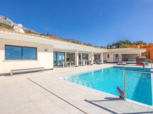 5 bed villa in Altea