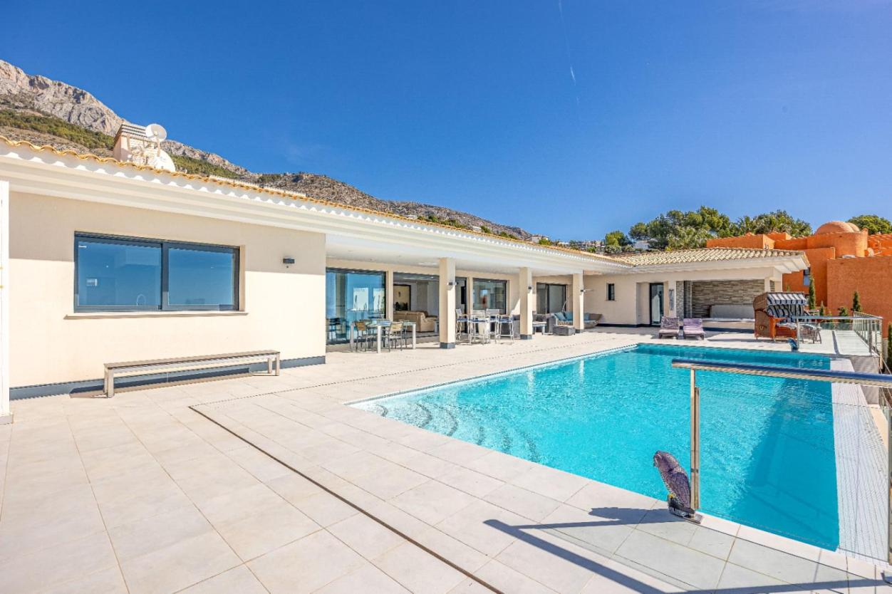 5 bed villa in Altea
