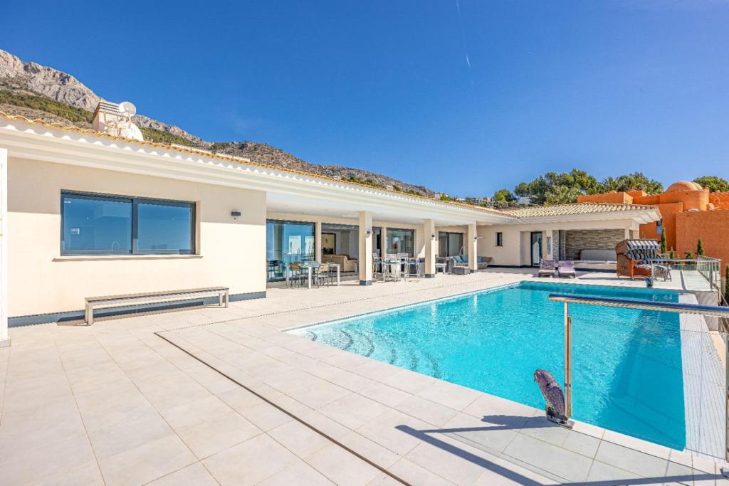 5 bed villa in Altea