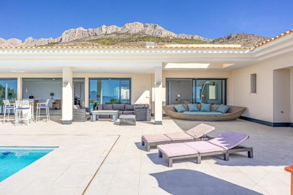 5 bed villa in Altea