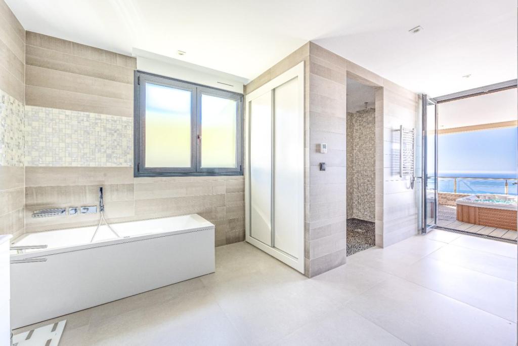 5 bed villa in Altea