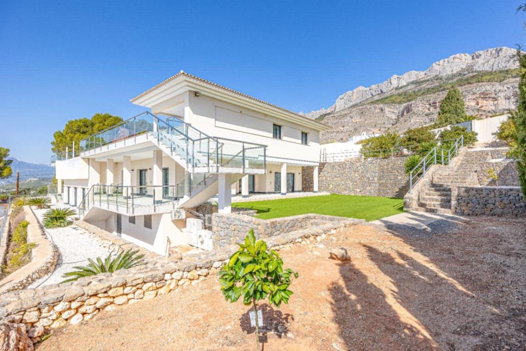 5 bed villa in Altea