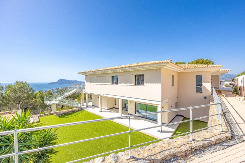 5 bed villa in Altea