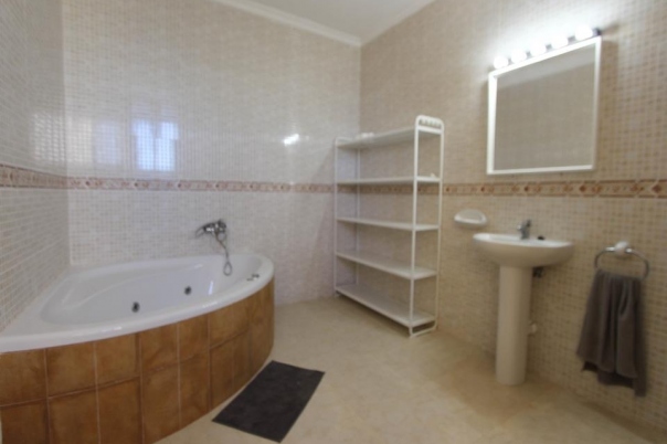 5 bed villa in Benitachell