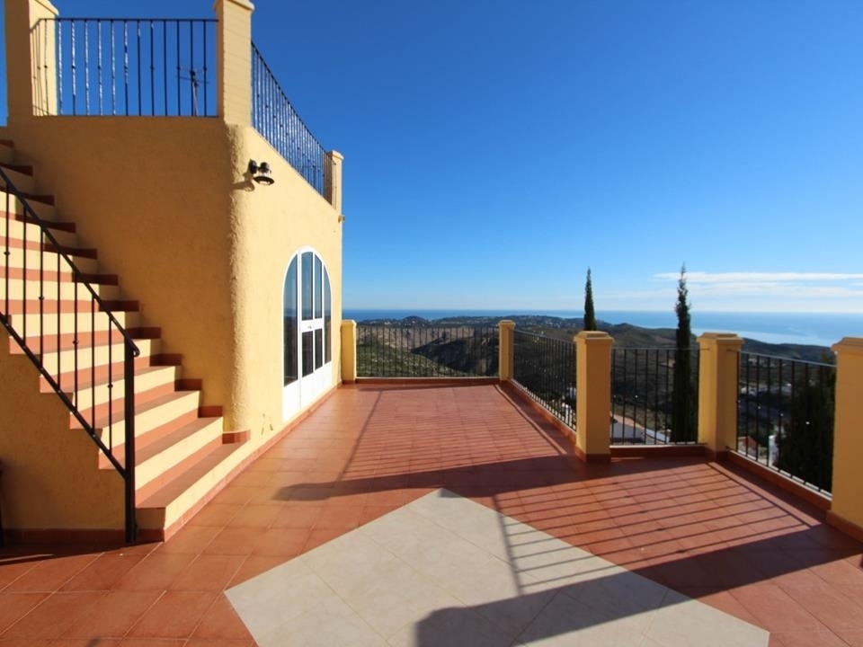 5 bed villa in Benitachell