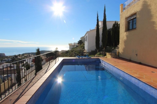 5 bed villa in Benitachell