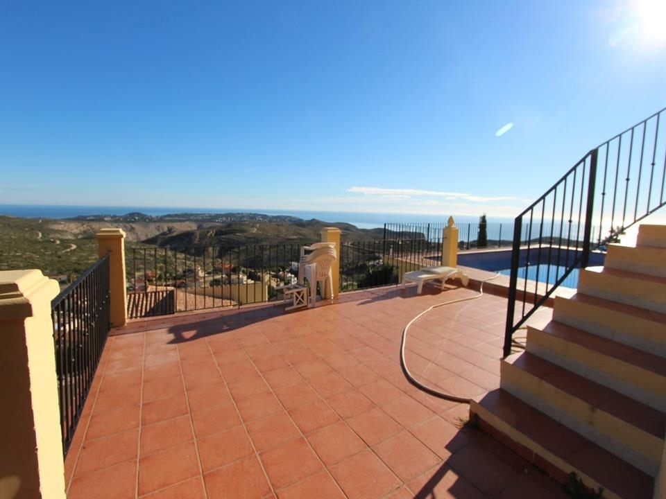 5 bed villa in Benitachell